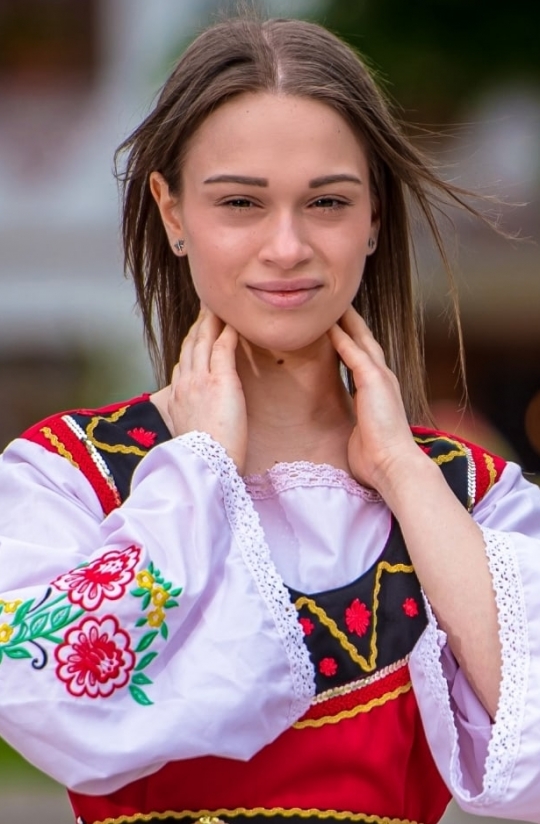 Симона Динчева - Пирин Фолк 2026 - ИИ